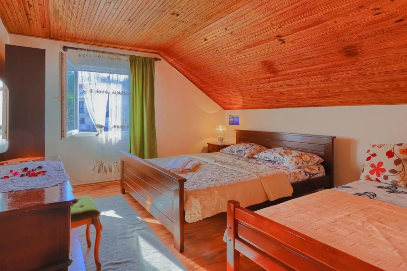 Charming Kotor Bay Retreat Just Steps from the Beach - Two Bedroom Apartment With Sea View-Slaapkamer