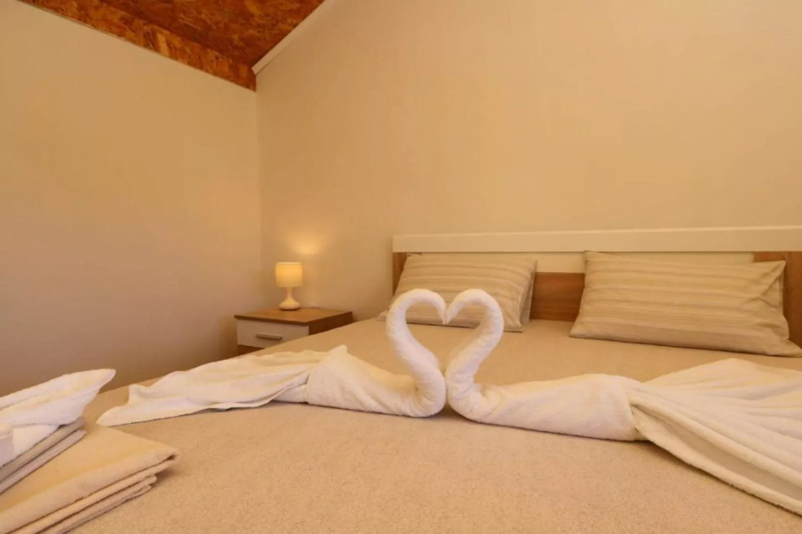 Beachfront Escape – Steps from the Crystal-Clear Sea - One Bedroom Apartment 1-Slaapkamer