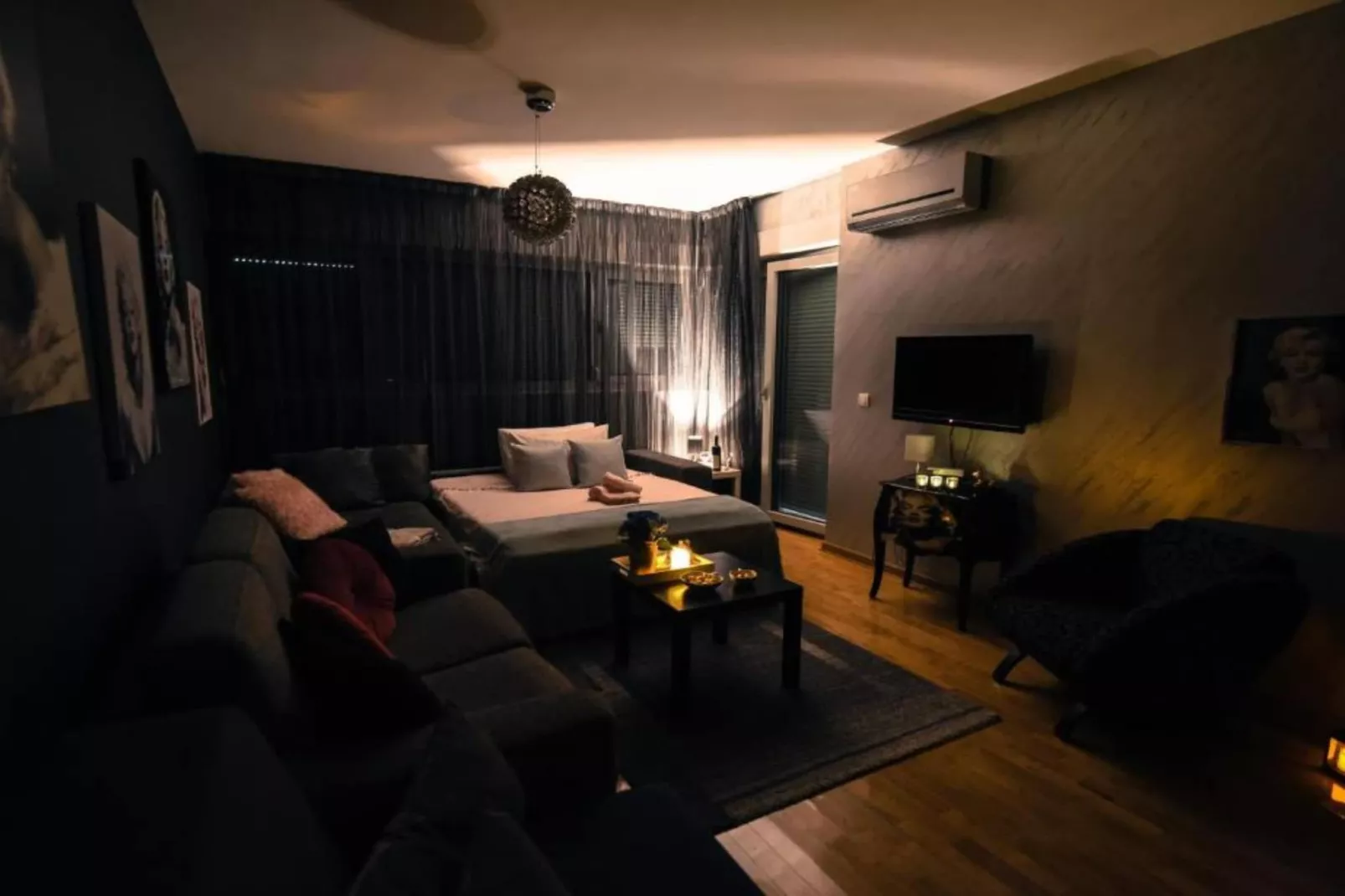 Chic Budva City Retreat - Studio Apartment with Balcony-Slaapkamer