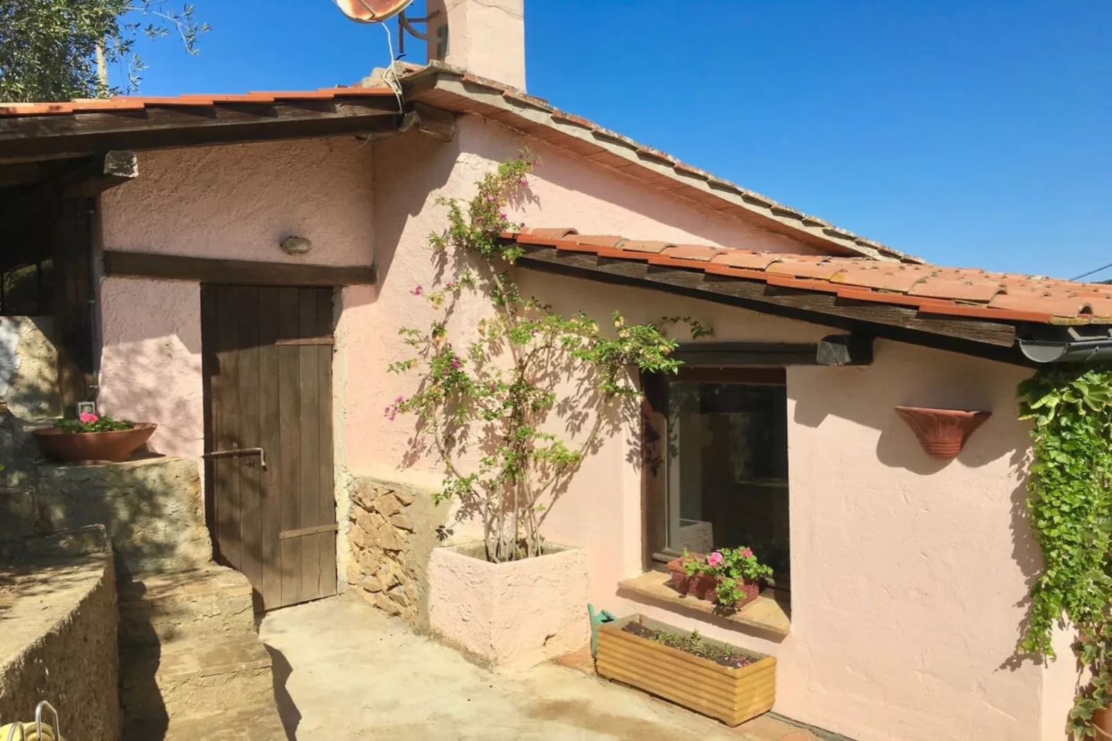 Villa della Fonte-Buitenkant zomer