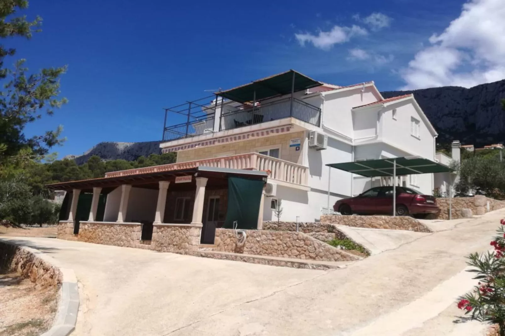 One Bedroom Apartment with Balcony and Sea View-Buitenlucht