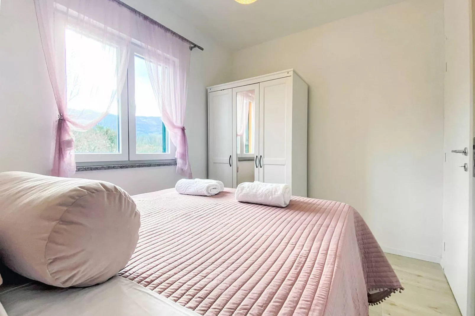 Villa Vinka - Three Bedroom Villa with Swimming Pool-Slaapkamer