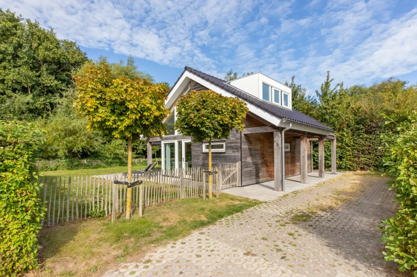 Zonnedorp 23 Zeeland Huis Renesse: Luxury Beach Holiday | Close to North Sea-Buitenkant zomer