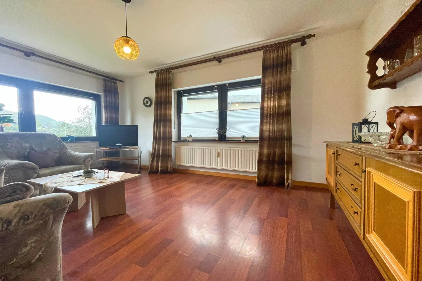 Ferienwohnung Birresborn-Woonkamer