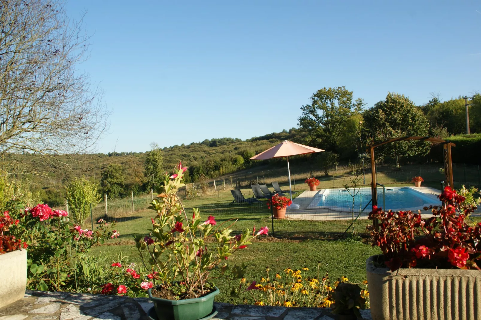 Maison de vacances Besse Les Vitarelles 6p-Zwembad