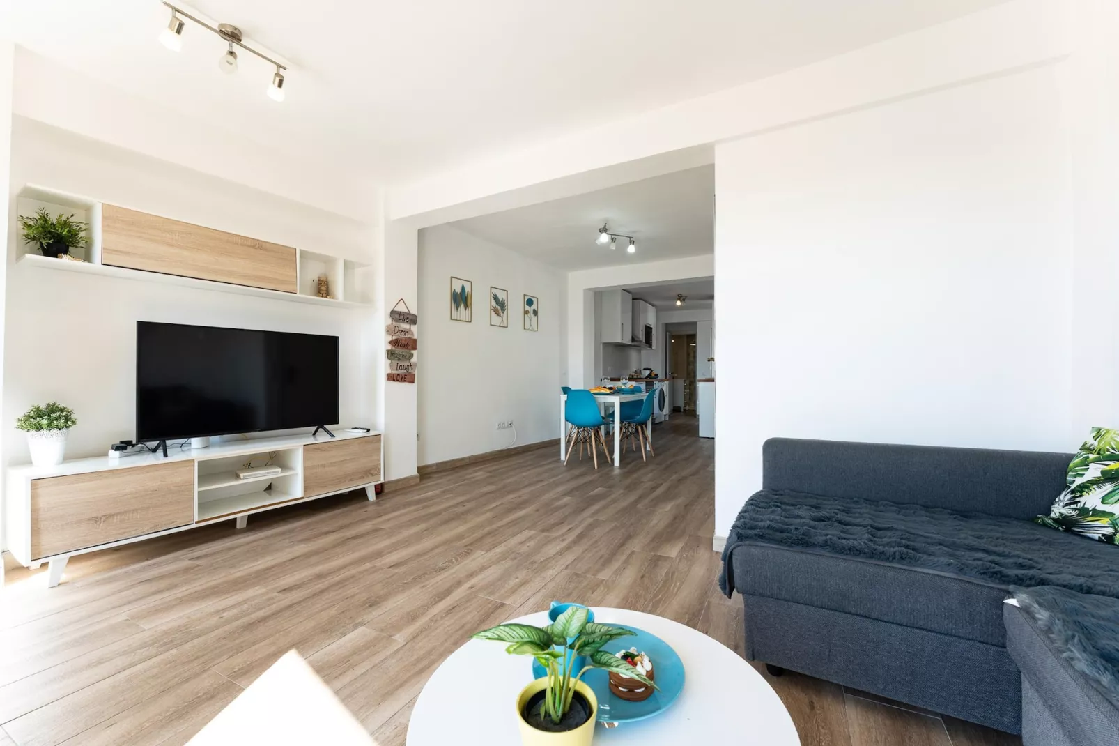 CT 379 - Faro's Malaga Citycenter - Cosy Apartment at Capuchinos for 2-Woonkamer