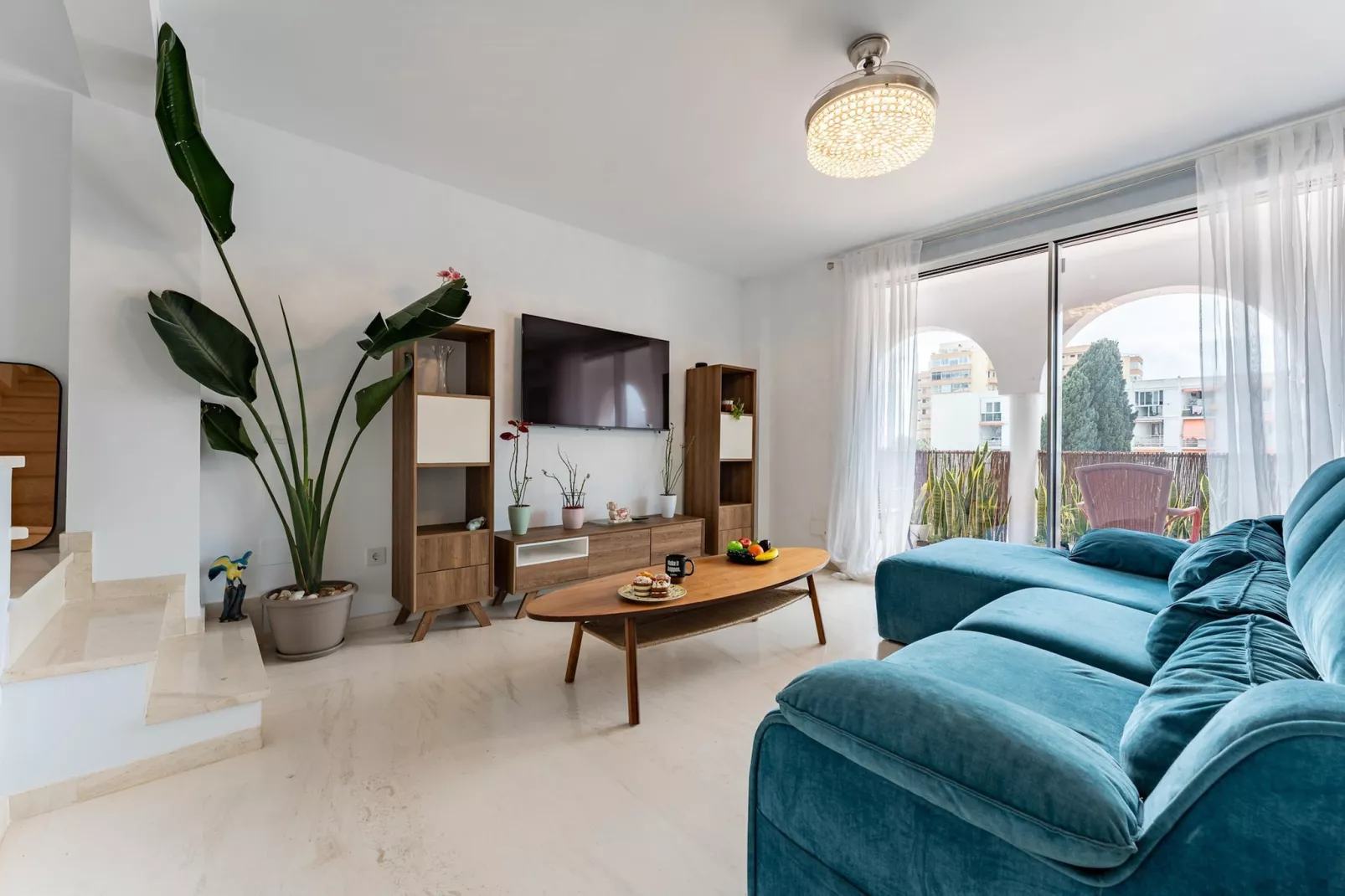 CT 376 - Faro's Calypso Duplex Penthouse - Walking distance to Beach-Woonkamer