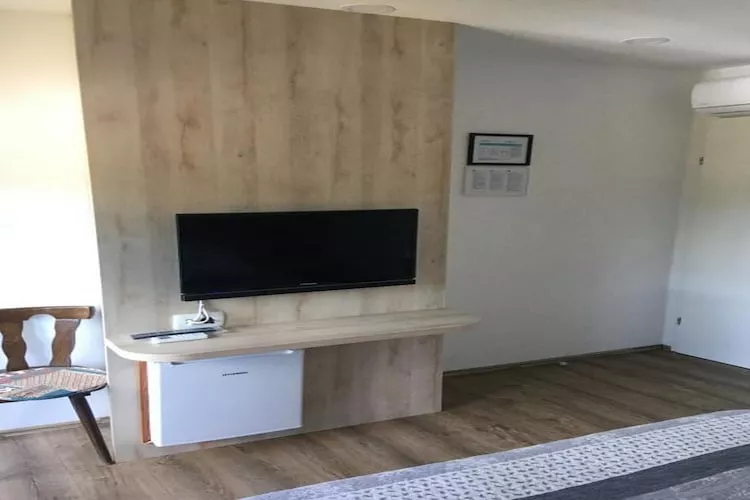 Guesthouse Family Bosnic - Duplex Family Room with Balcony - Gallery - 2-Binnen