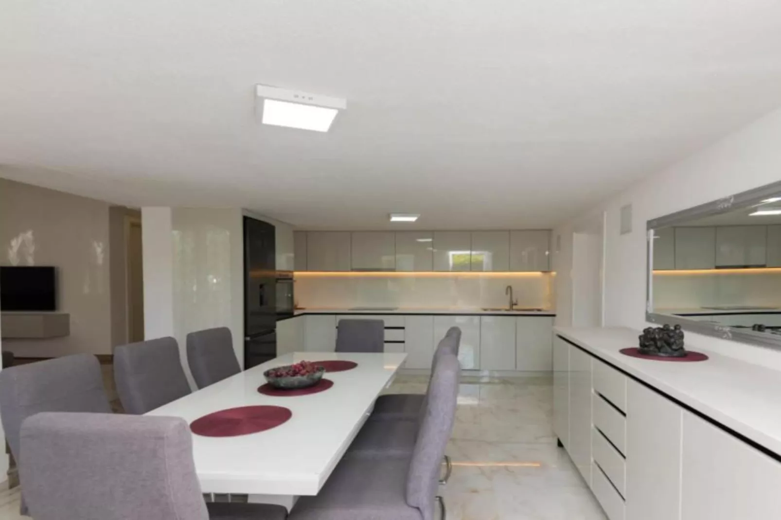 Beautiful Haven Villas - Villa Ante with Outdoor Pool-Eetkamer