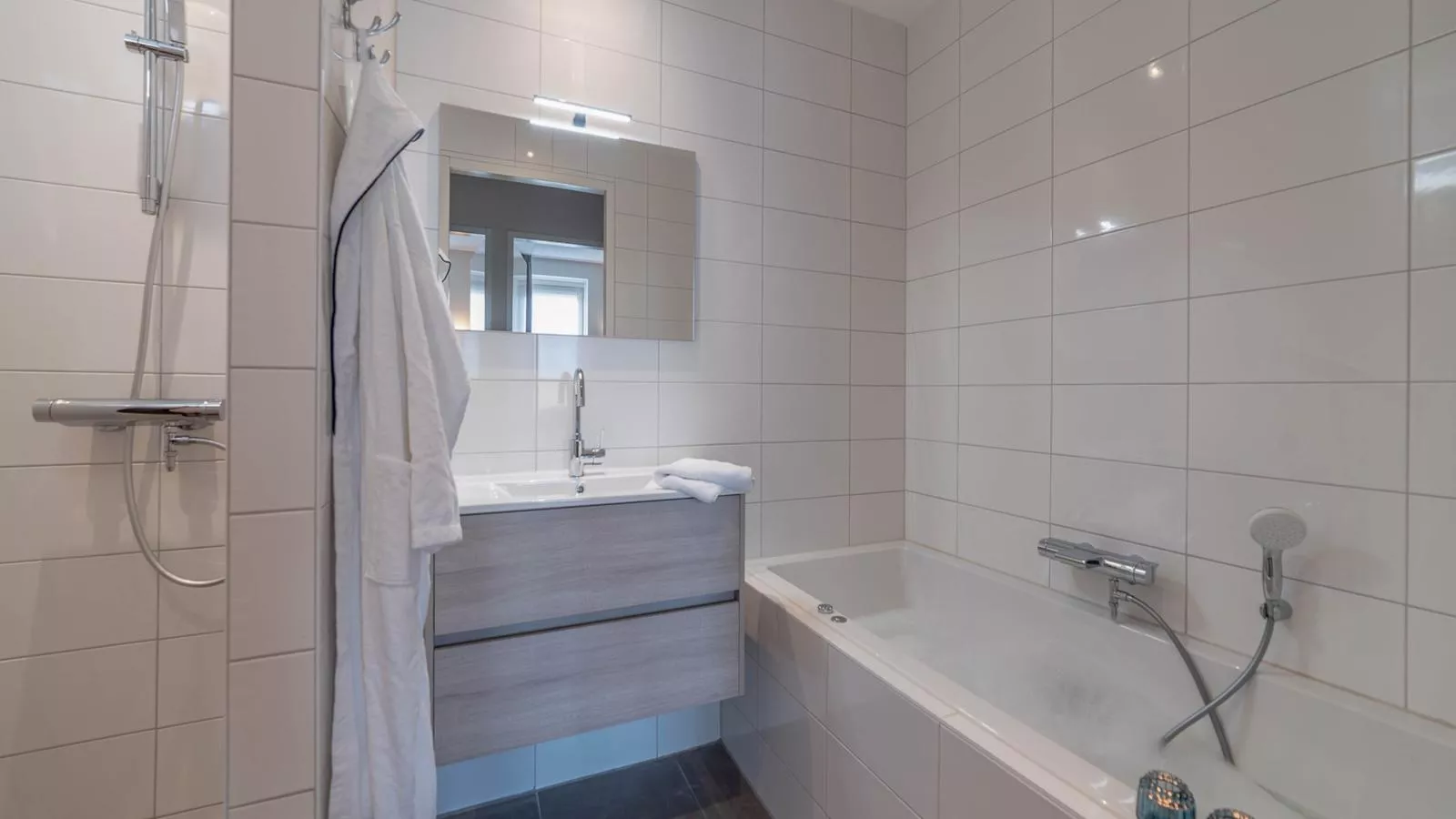 SeaLuxe Suite 27D-Badkamer