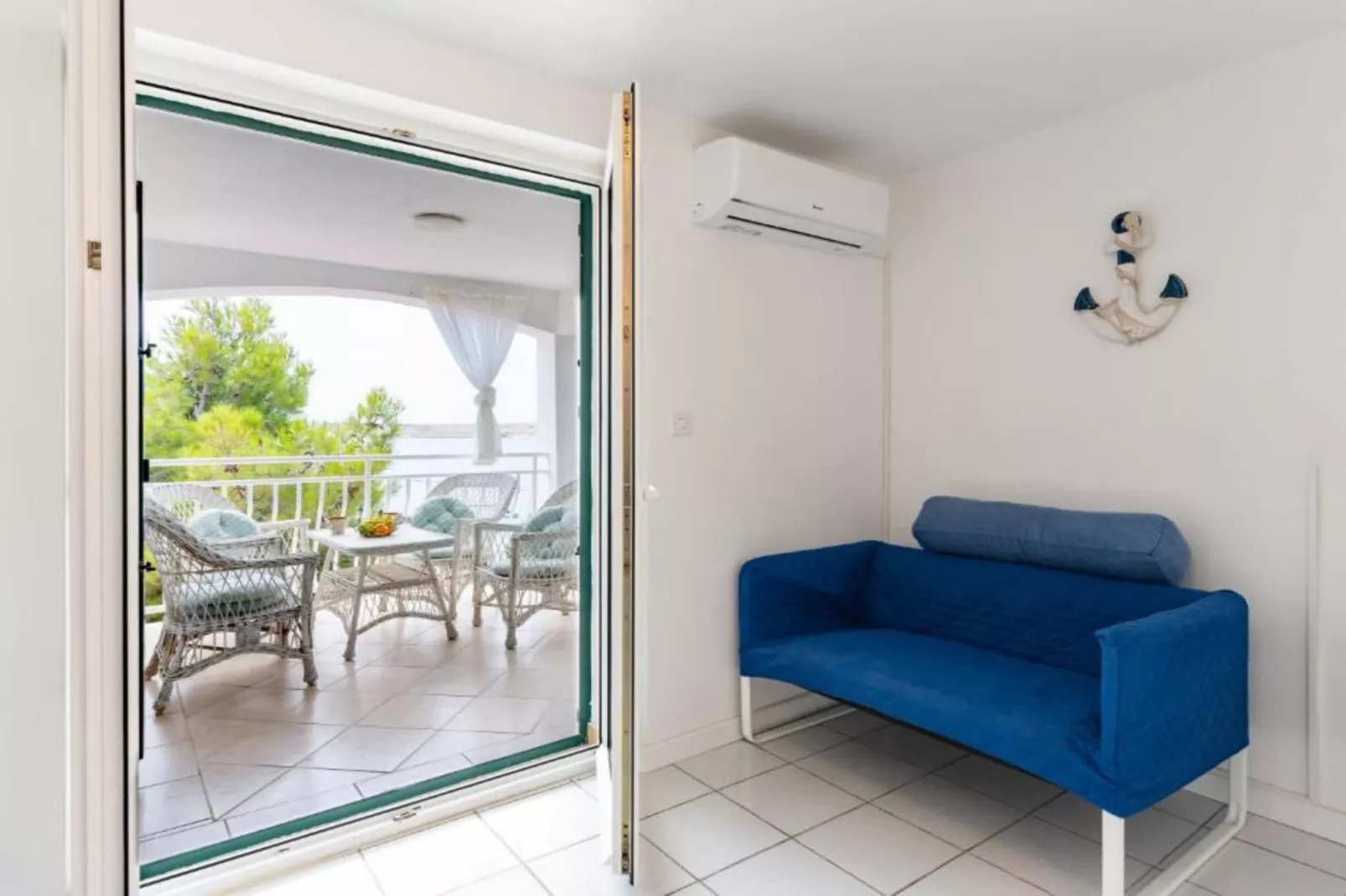 Apartment Green Garden View - One Bedroom Apartment With Terrace-Slaapkamer