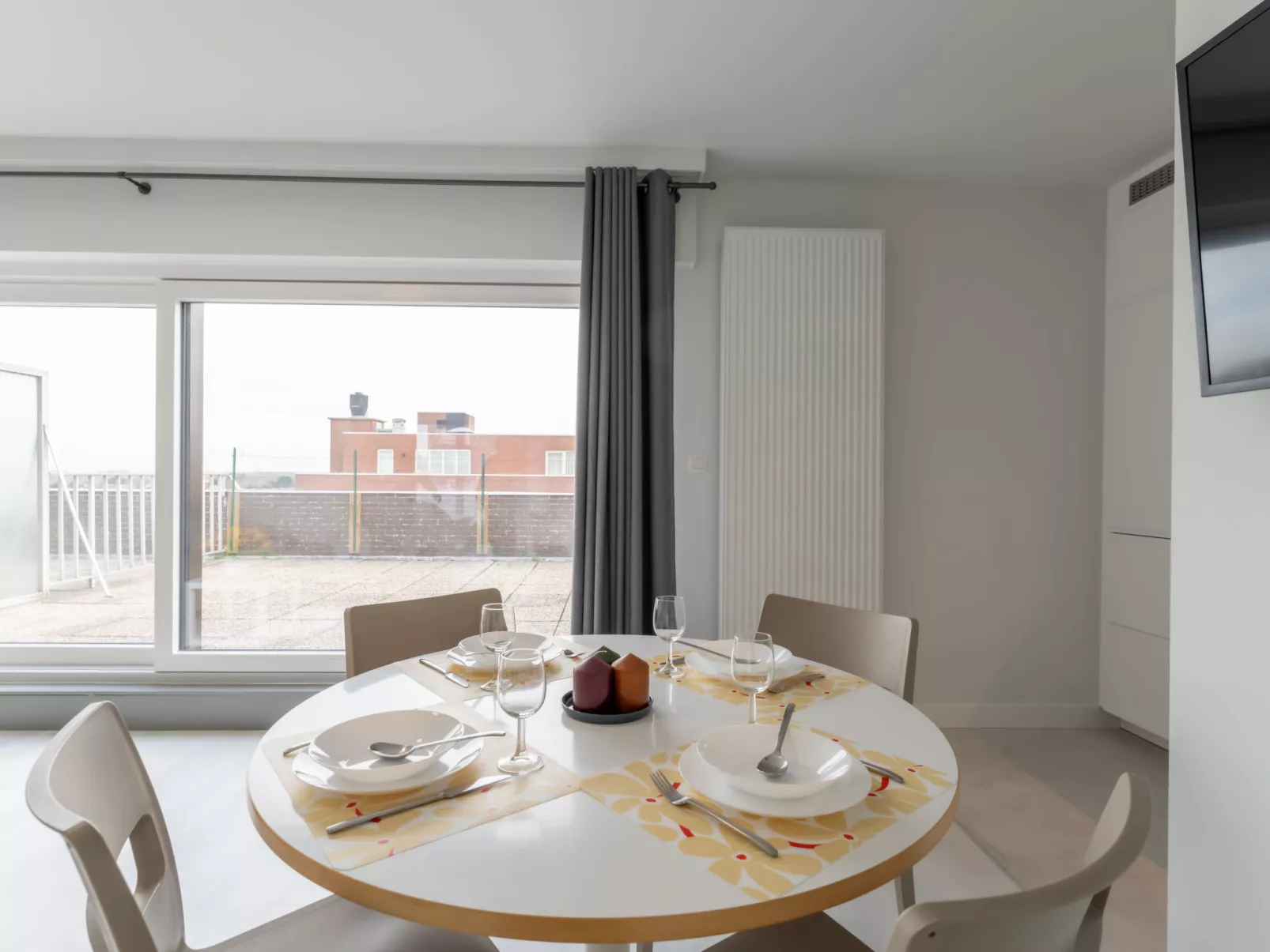 Ter Linde with two terraces-Binnen