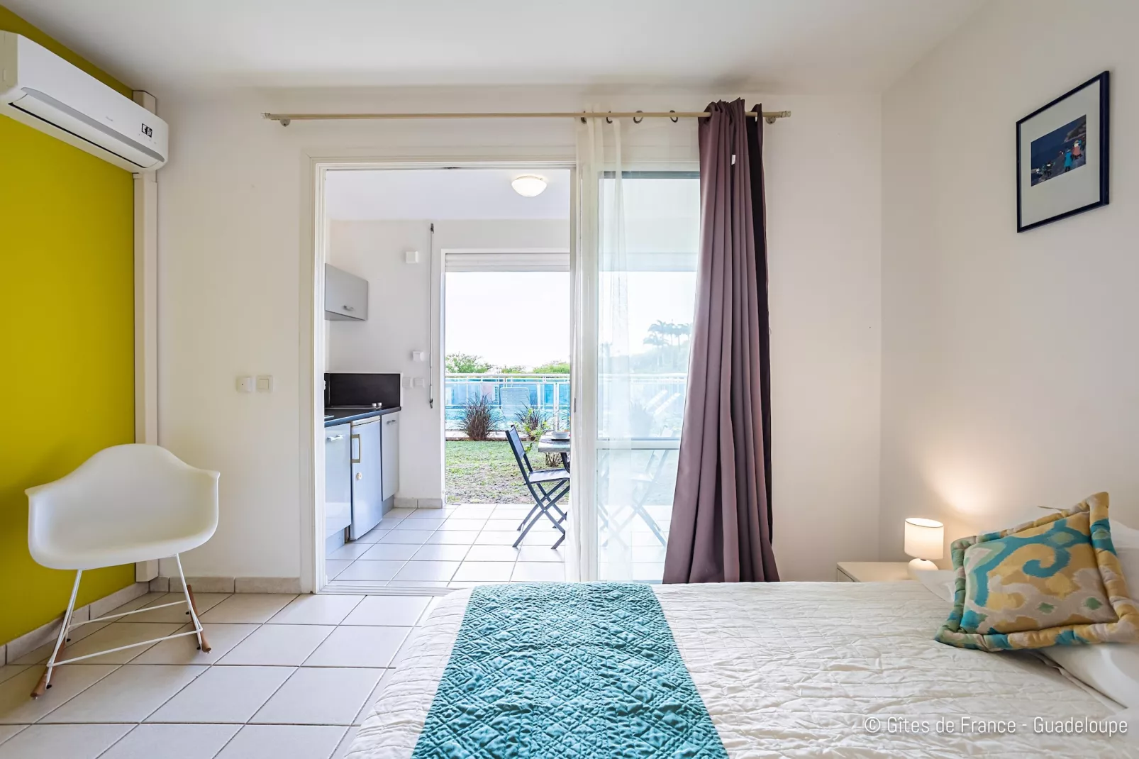 Paradise Bay Cozy studio by the sea-Slaapkamer