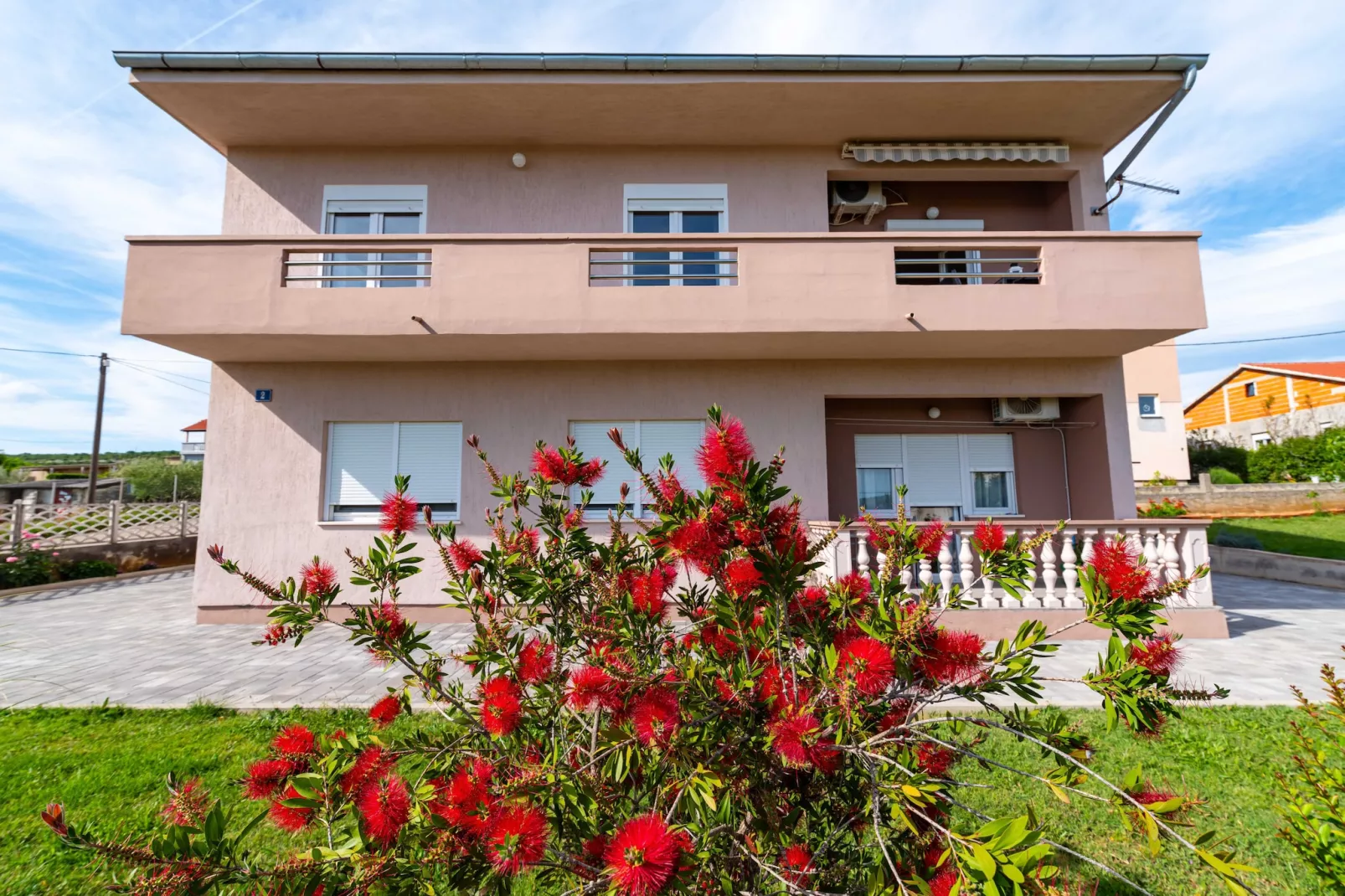 Sea view apartment Nika-Buitenkant zomer