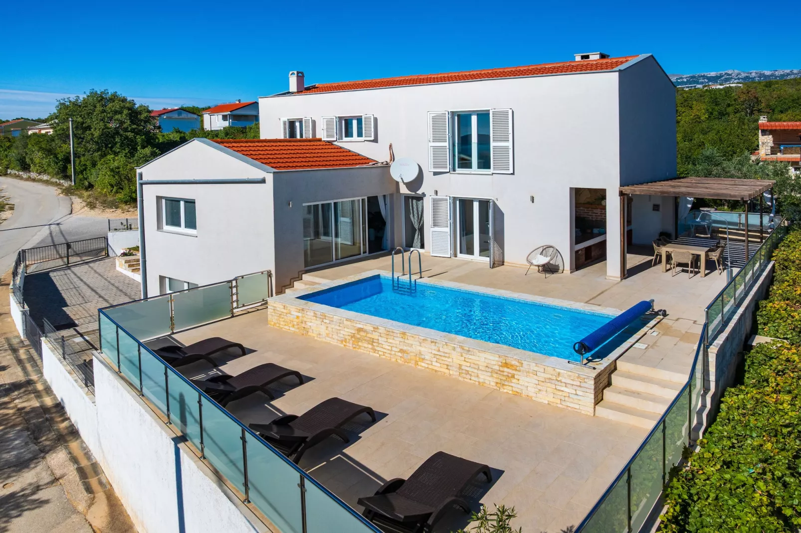 Sea view Villa Anpero-Buitenkant zomer