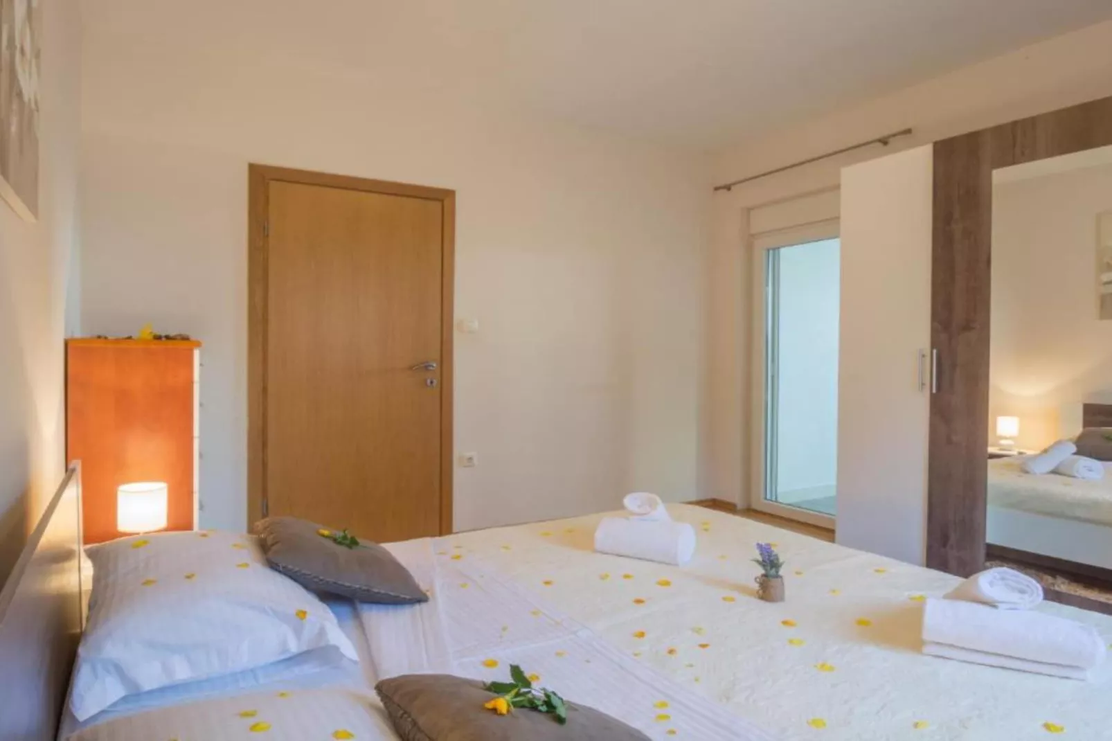 Holiday House BALEN with Swimming Pool - Six Bedroom Holiday House With Pool-Slaapkamer