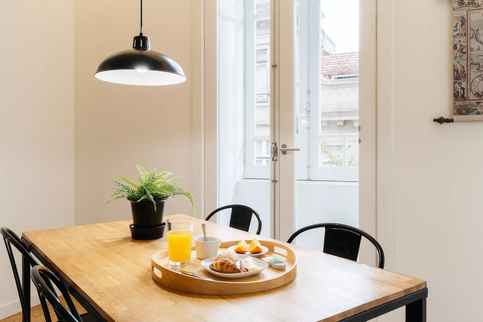 On Trend Nightlife Studio 103-Eetkamer