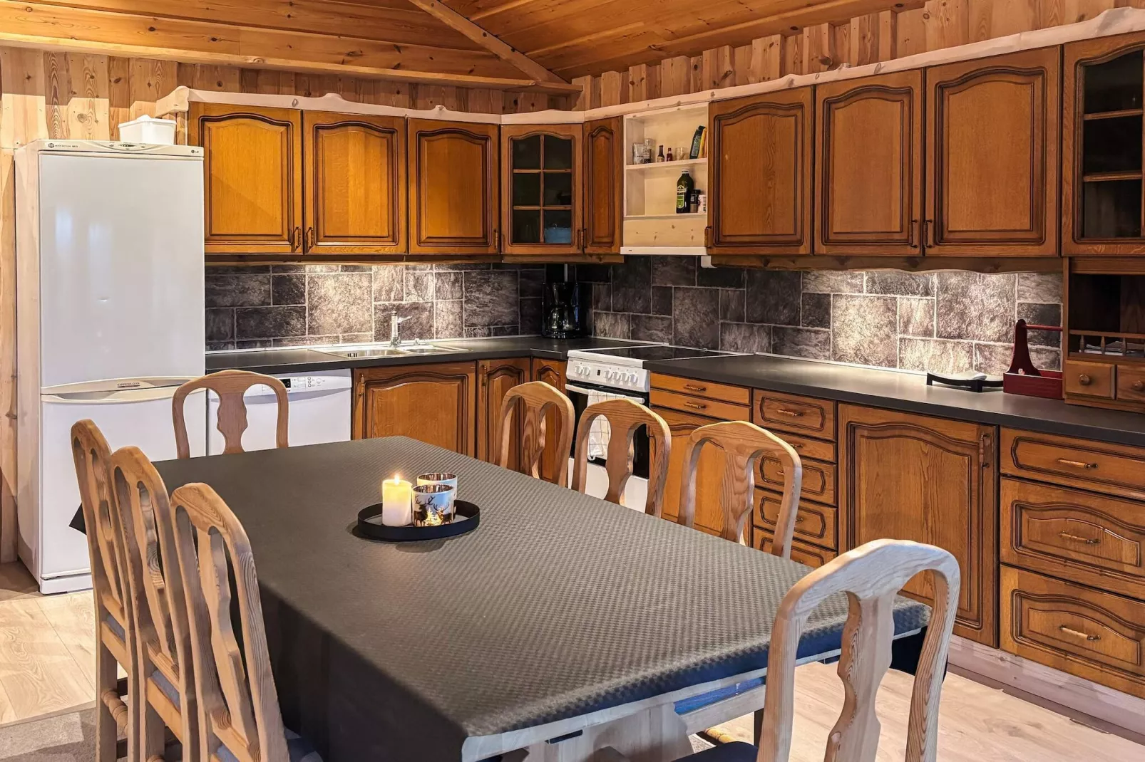 76409 TROLLHYTTA-Binnen