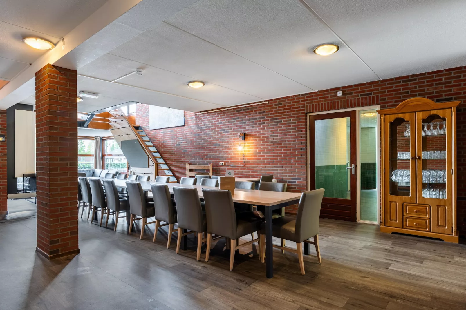 Hunzepark 10-Eetkamer