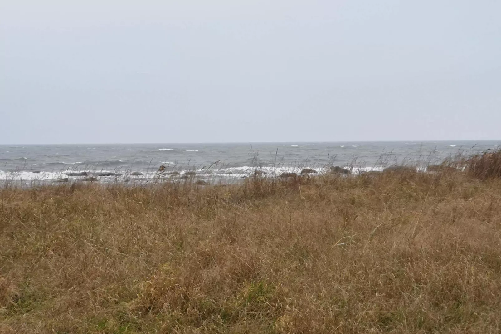 Gezellig huisje bij het strand in Ahus-Waterzicht