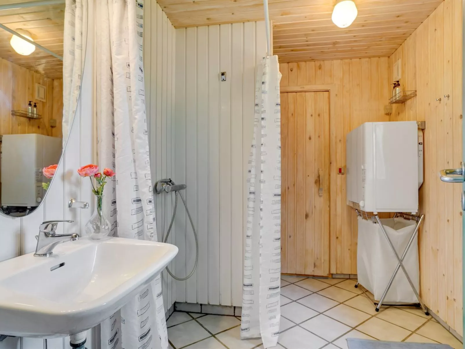 "Glum" - 300m from the sea-Binnen