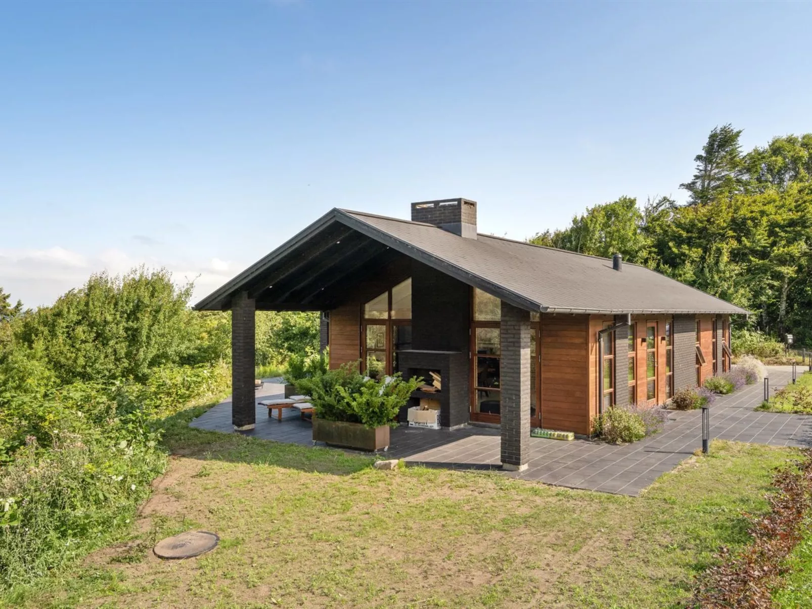 "Andri" - 600m to the fjord-Buiten