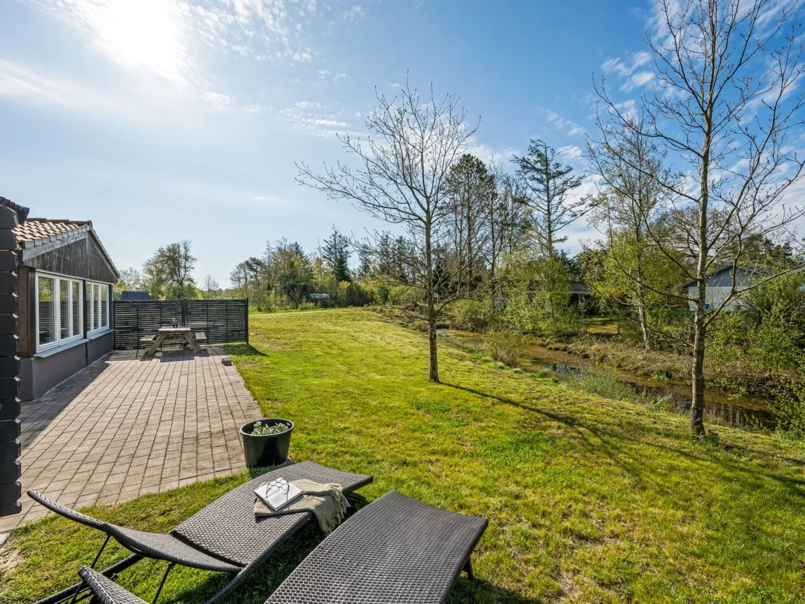 "Valdemar" - 350m to the fjord-Buiten