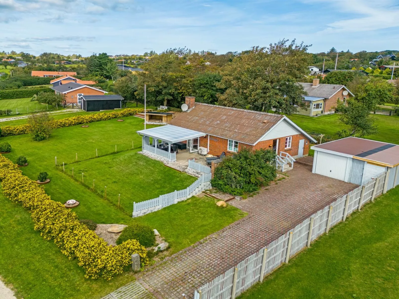 "Tuki" - 700m to the fjord-Buiten