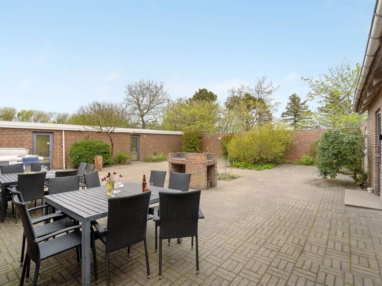 "Rahild" - 2km to the fjord-Buiten