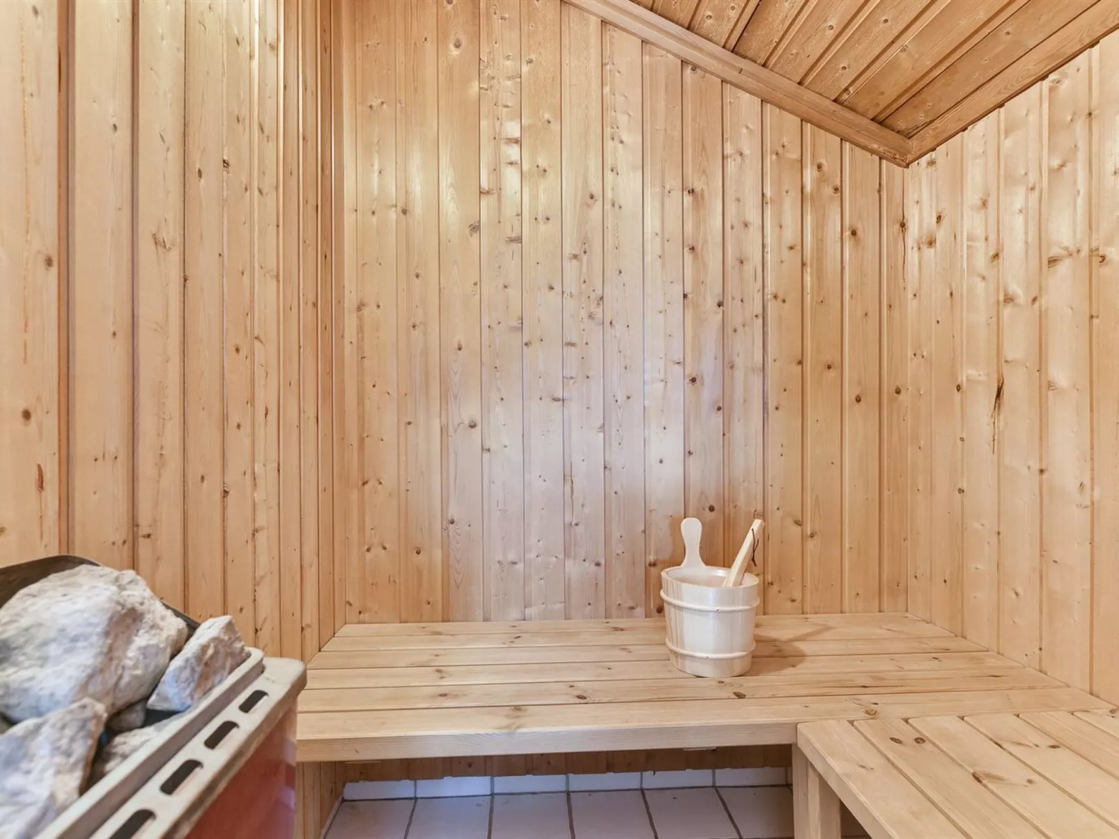 "Tore" - 200m from the sea-Binnen