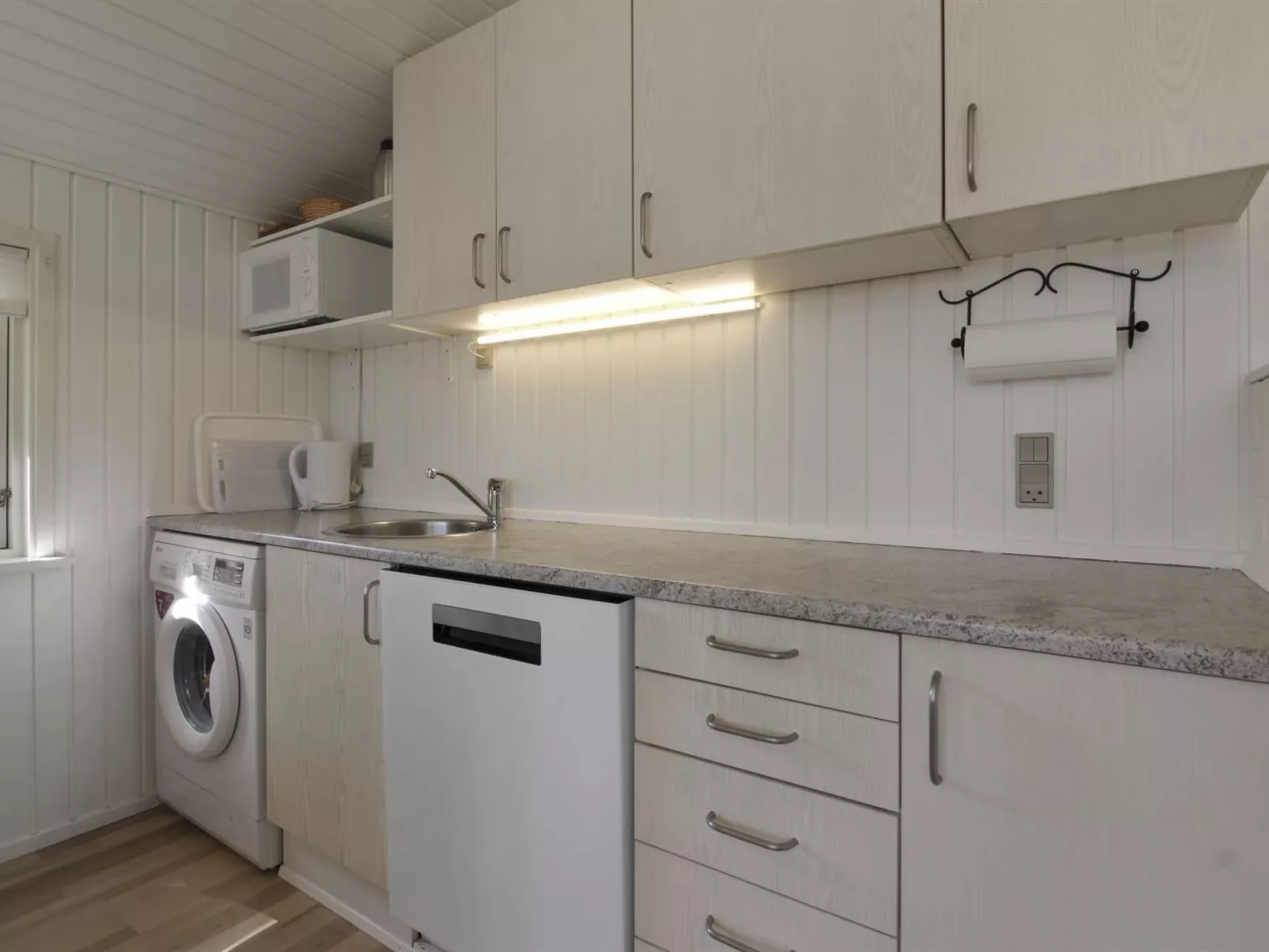 "Eden" - 800m from the sea-Binnen