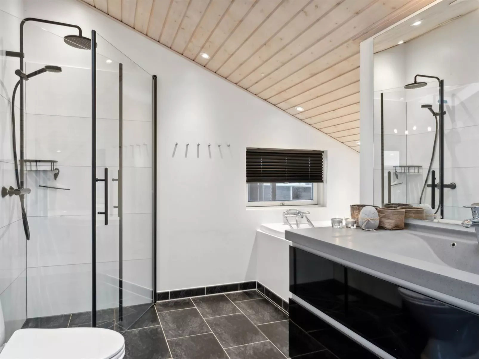 "Xaver" - 175m from the sea-Binnen