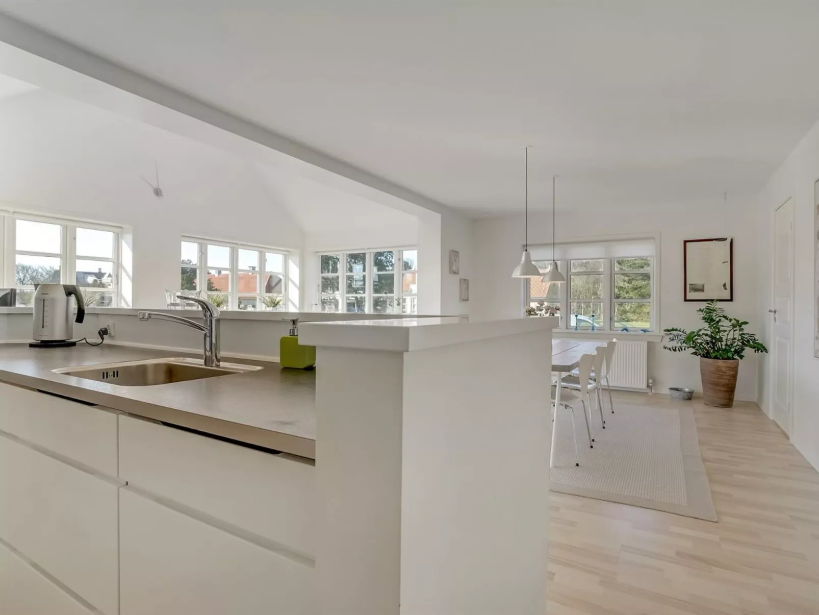 "Janes" - 400m from the sea-Binnen