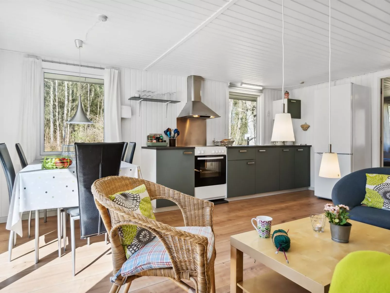 "Apoline" - 5km from the sea-Binnen