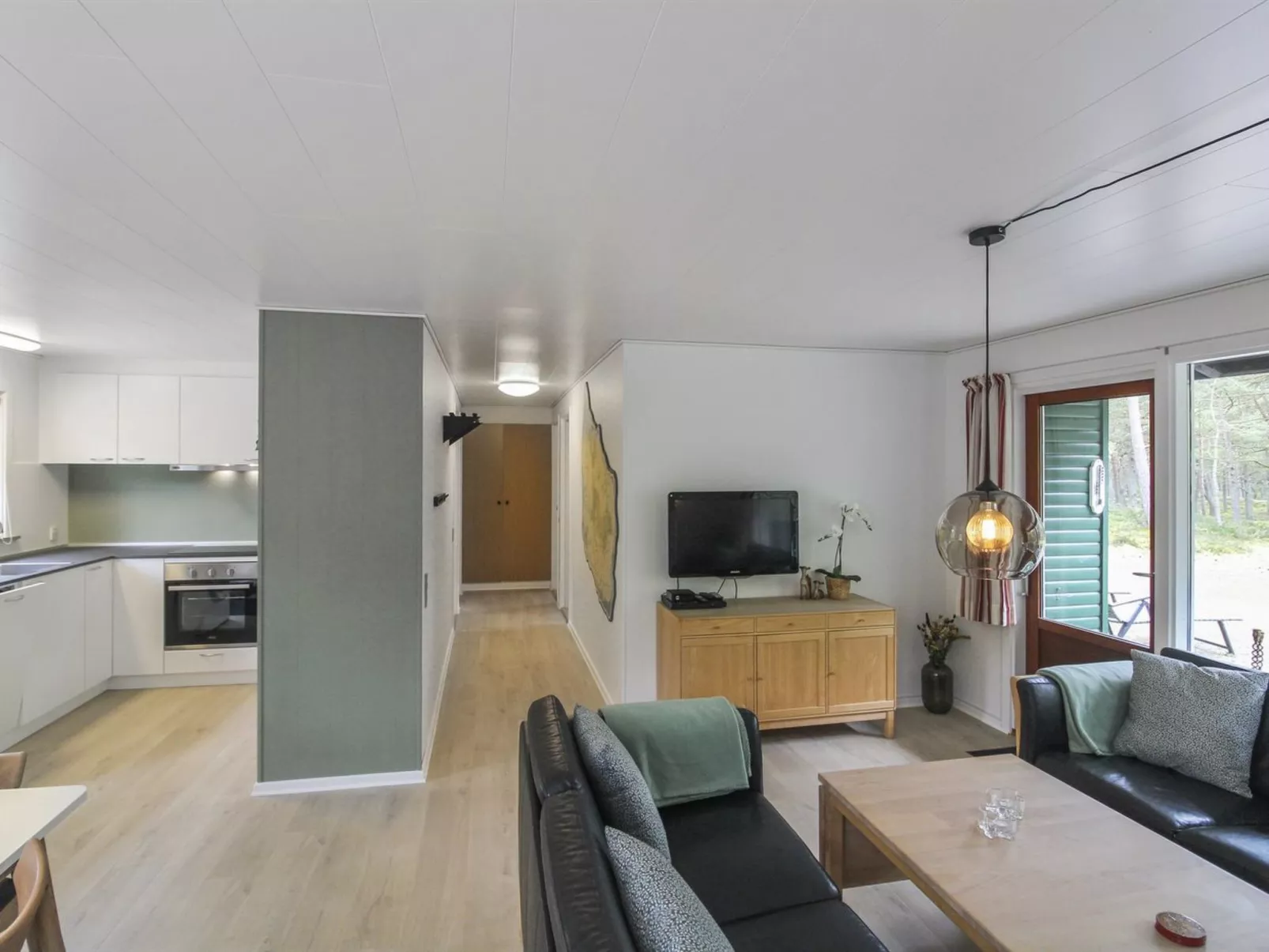 "Michel" - 300m from the sea-Binnen