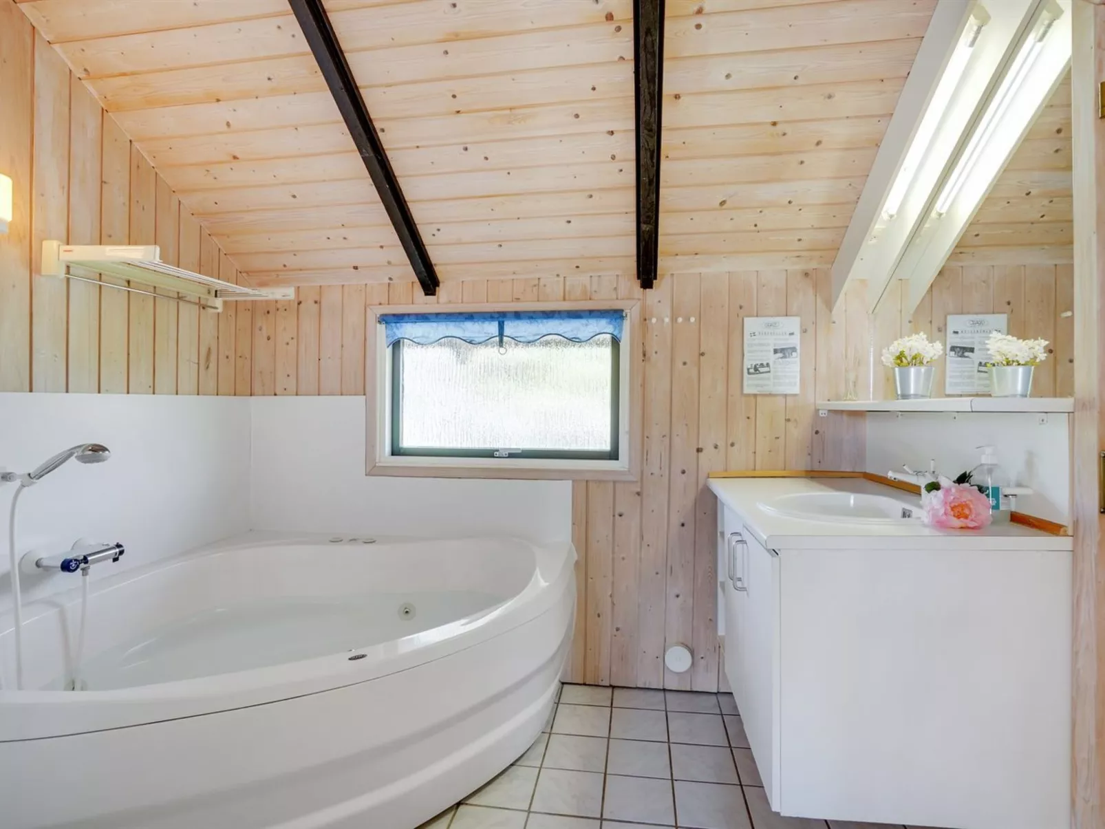 "Annelore" - 400m from the sea-Binnen