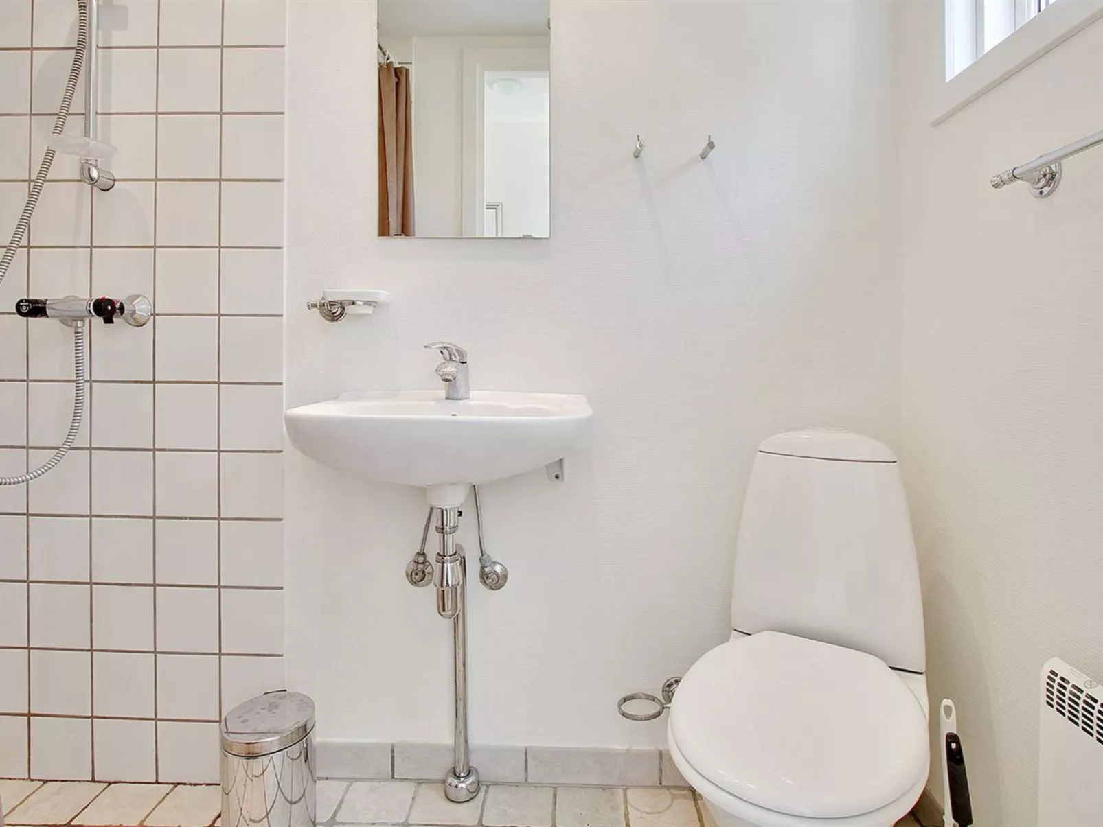 "Hubertine" - 100m to the fjord-Binnen