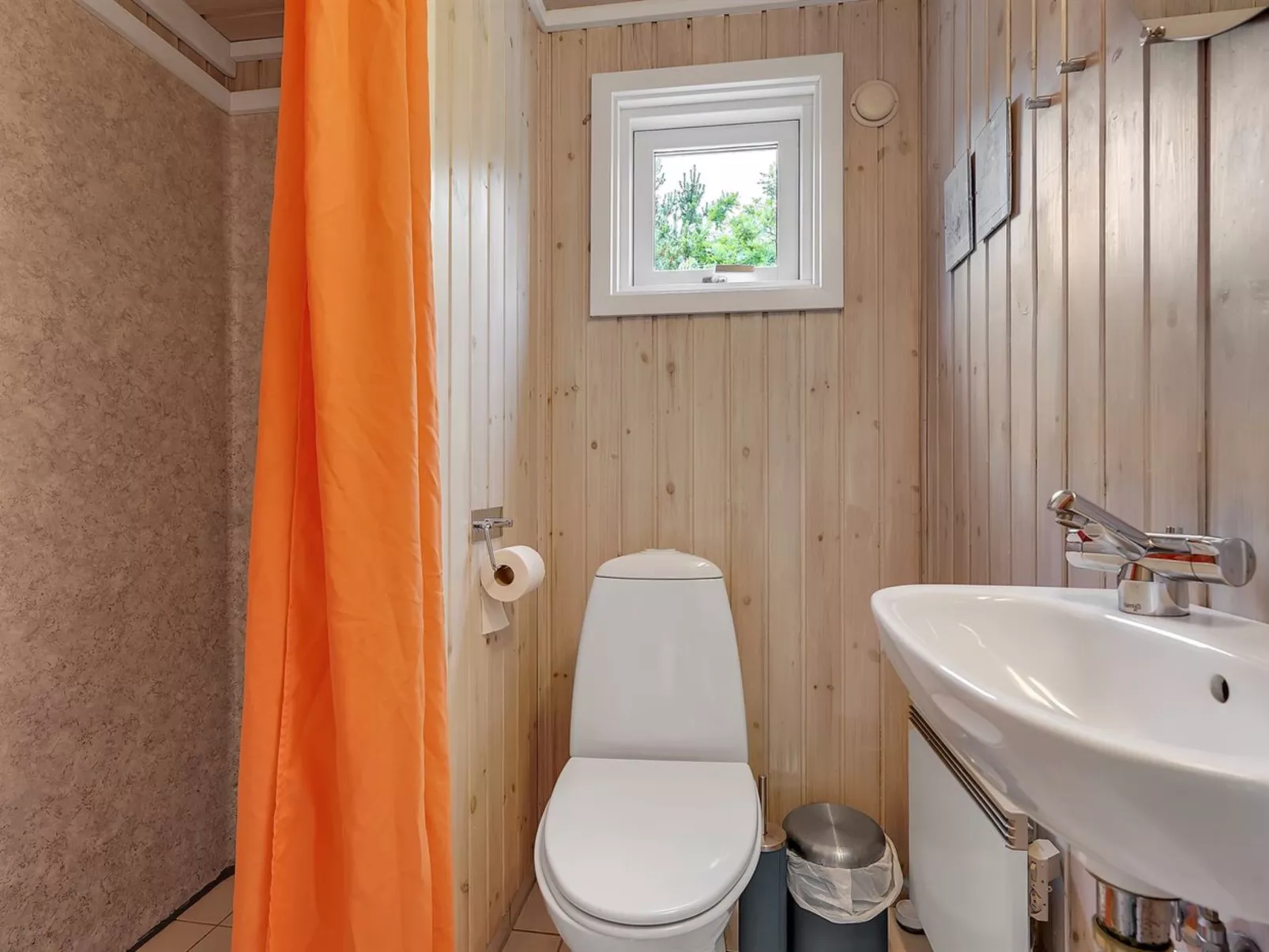 "Gjorgjija" -  from the sea-Binnen