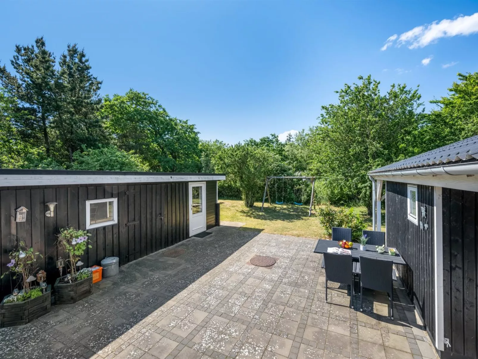 "Sebine" - 400m to the fjord-Buiten