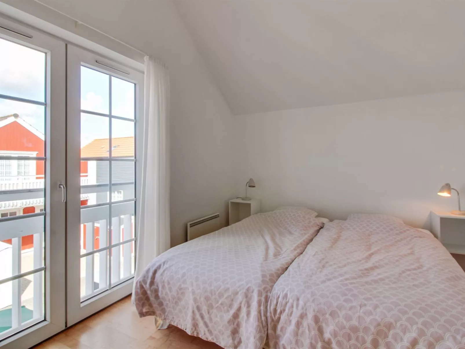 "Vinny" - 1.2km from the sea-Binnen