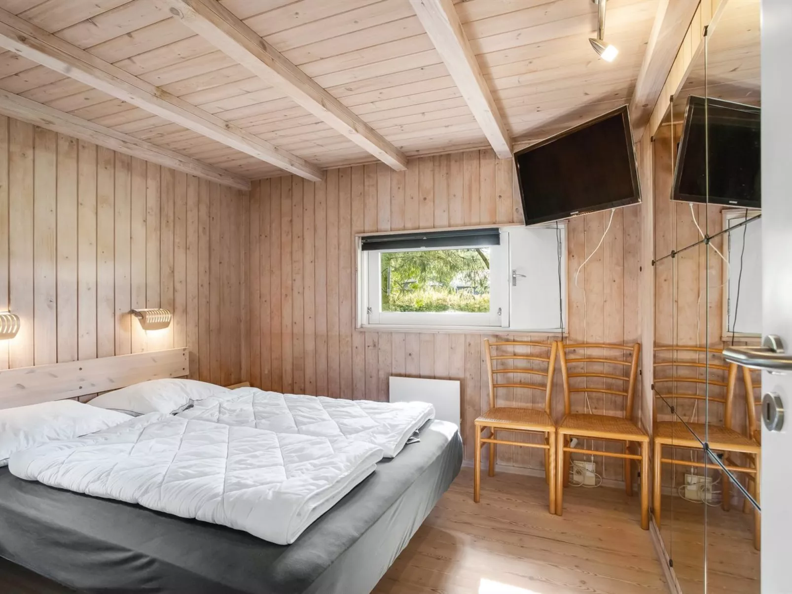 "Fatlinda" - 1km from the sea-Binnen