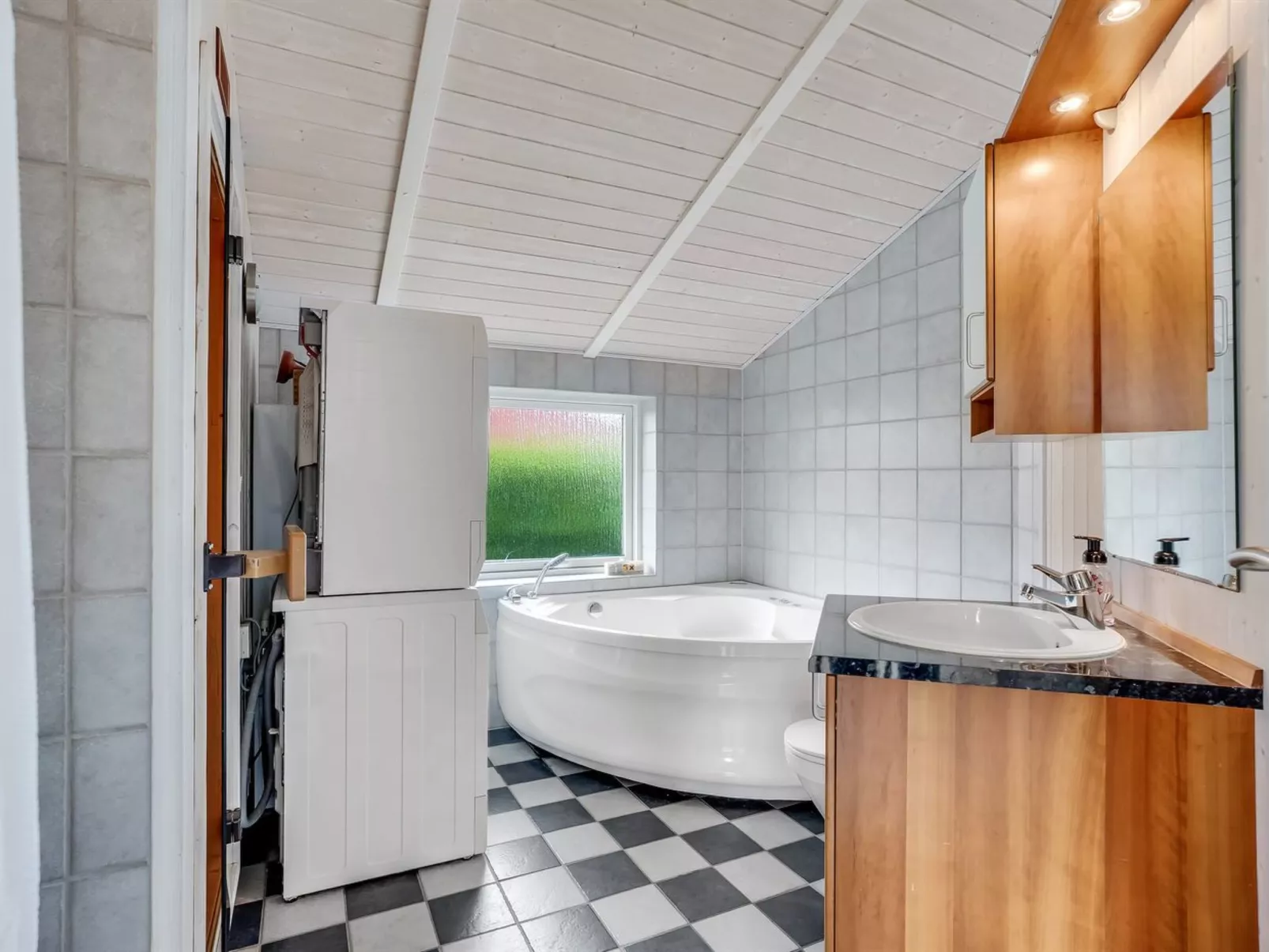 "Birtir" - 1.2km from the sea-Binnen