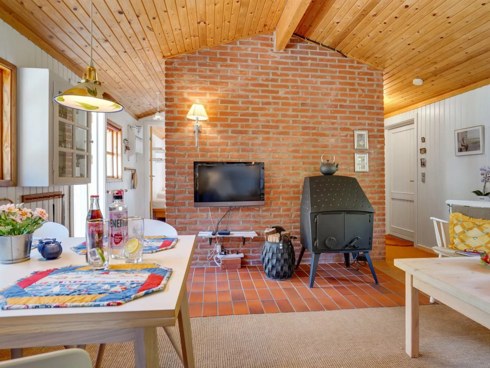 "Mirla" - 300m from the sea-Binnen