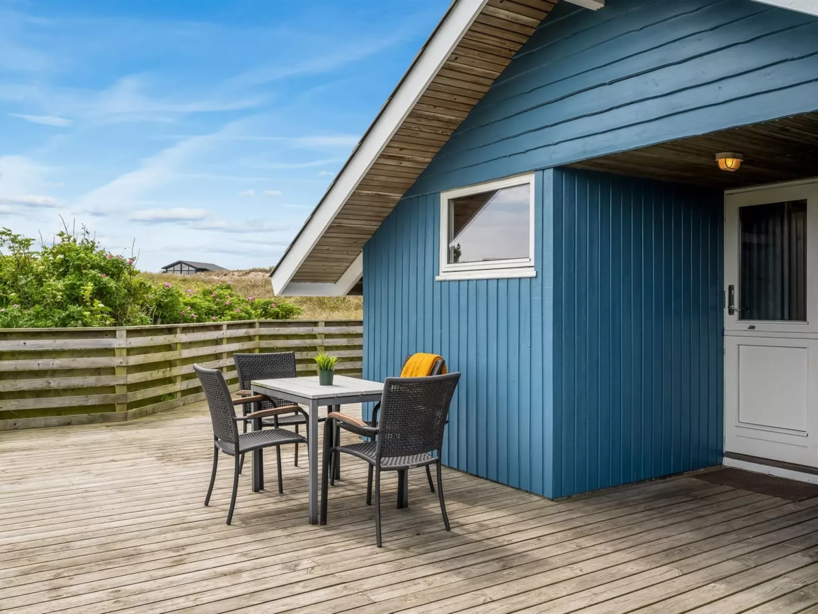 "Valia" - 400m to the fjord-Buiten