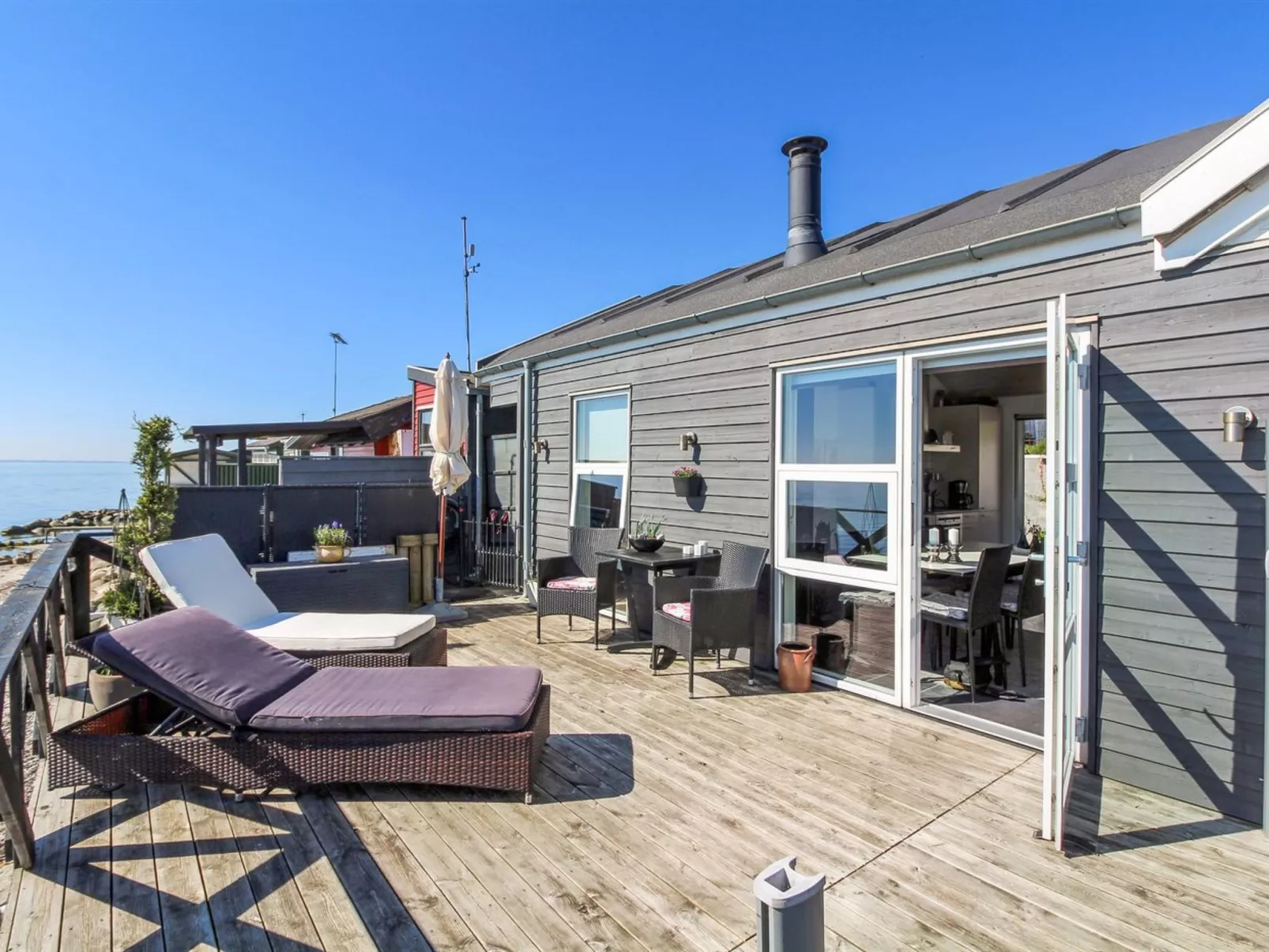 "Grim" - 5m from the sea-Buiten