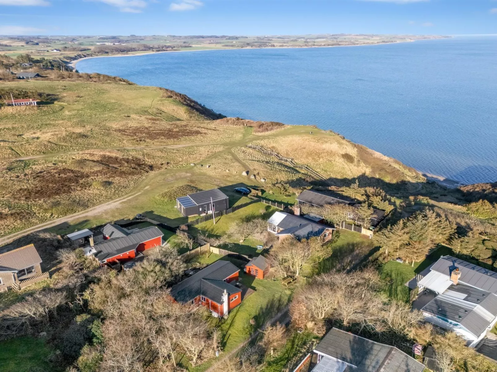 "Alpi" - 250m to the fjord-Buiten