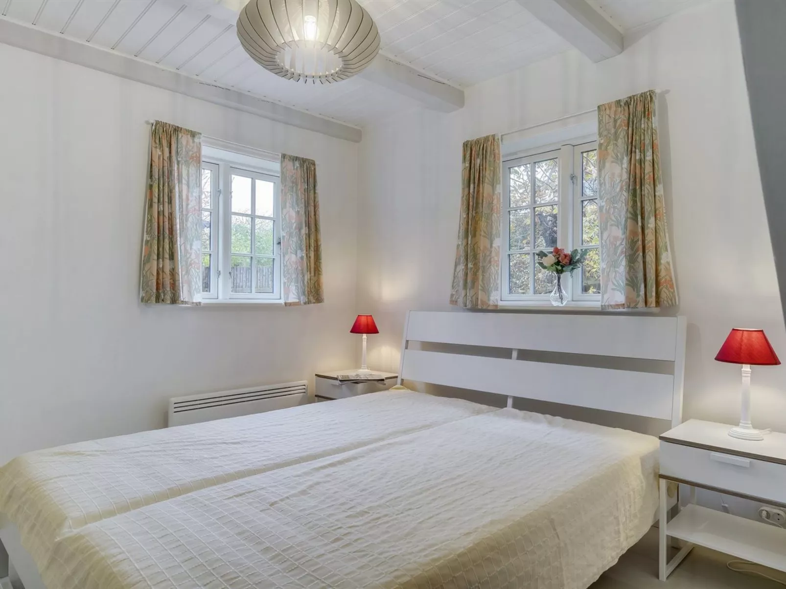 "Tabetha" - 25m from the sea-Binnen