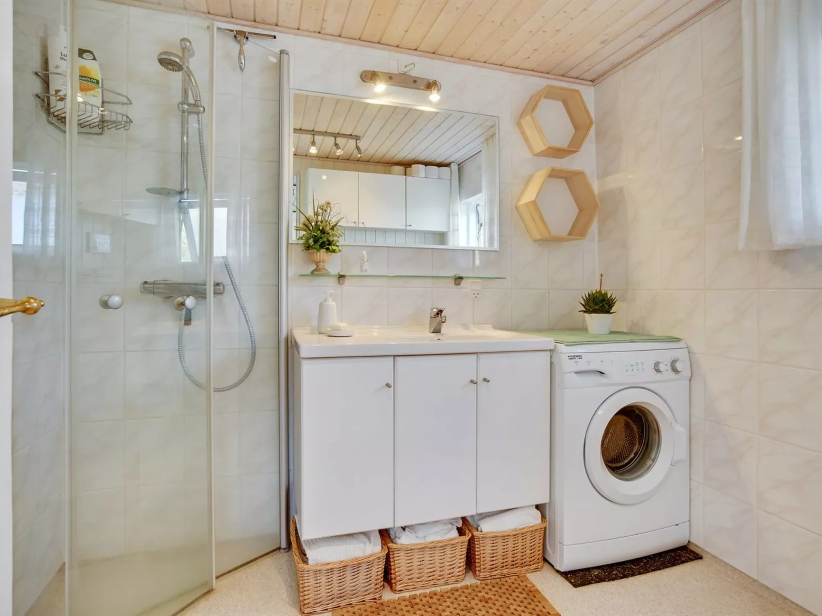 "Ecaterina" - 100m from the sea-Binnen