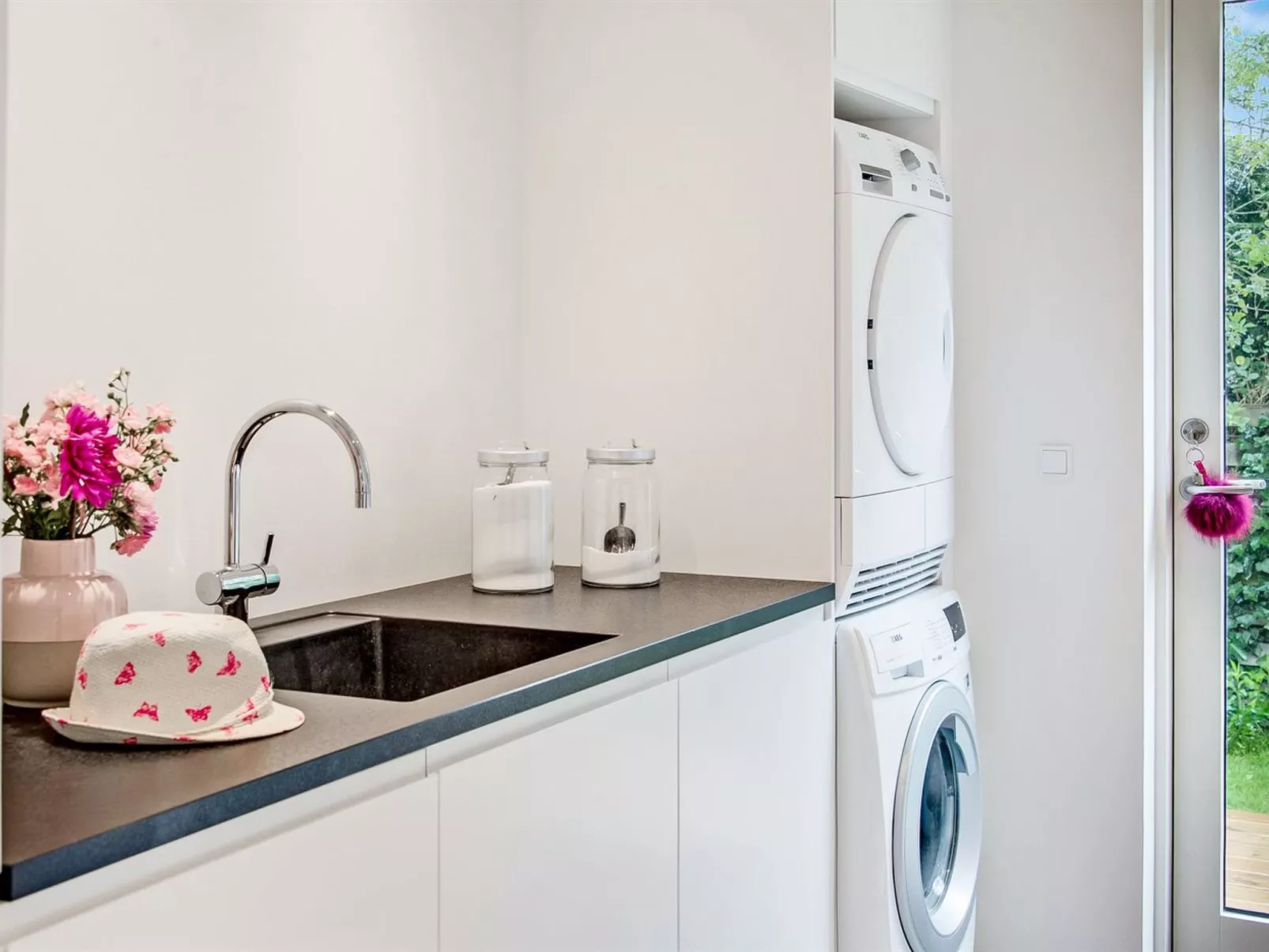 "Dorthie" - 800m from the sea-Binnen