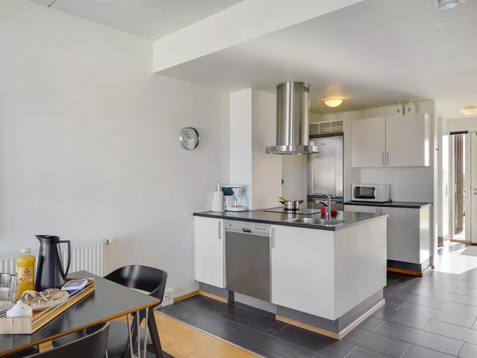 "Jurviis" - 100m from the sea-Binnen